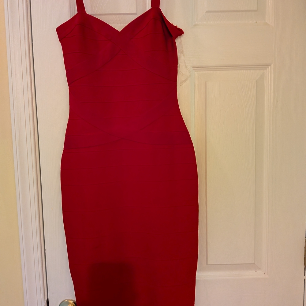 Red Sleeveless Dress - Picture 4 of 7